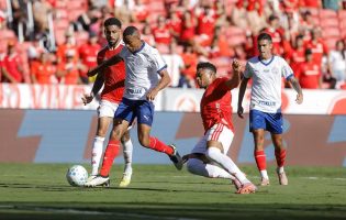 Erick se destaca na vitória do Bahia sobre o Inter; Acevedo e Ademir têm atuação discreta