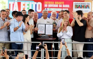 Governador Jerônimo Rodrigues inaugura UBS, entrega veículos e autoriza obras estruturantes em Brumado