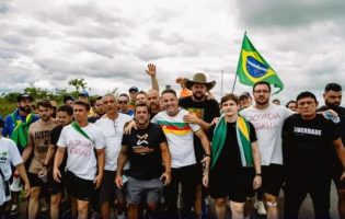 Nikolas Ferreira lidera “Caminhada pela Liberdade” rumo a Brasília
