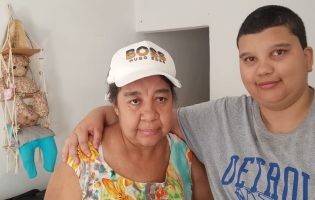 Jovem de Brumado pede ajuda para cuidar da mãe após acidente que afetou a memória