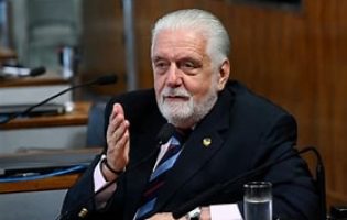 Após avanço de ACM Neto nas pesquisas, grupo governista debate estratégia