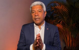 Jerônimo Rodrigues manifesta solidariedade a ACM Neto após incidente com aeronave
