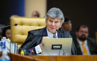 FUX MANDA SENADO INFORMAR REGISTROS DE ENTRADA E SAÍDA DE VIVIANE MORAES