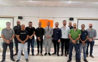 Prefeitura de Brumado articula parceria para reorganização de cabos em postes da cidade