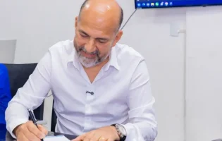 Reajuste salarial: professores e agentes de saúde recebem correção de até 6,79% em decisão do prefeito Robério