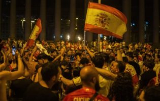 BARCELONA, CATALONIA, SPAIN - 2026/07/20: Spanish fans are seen with Spanish flags celebrating the FIFA World Cup 2026 title. After being crowned champions of the 2026 FIFA World Cup by defeating Argentina 1-0, Spanish fans celebrate the title in Plaza Espanya in Barcelona. (Photo by Thiago Prudencio/SOPA Images/LightRocket via Getty Images)