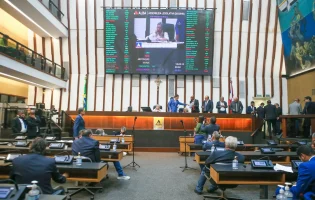 Votação de crédito bilionário da Embasa é adiada por ausência de quórum