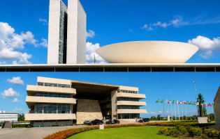 Número de candidatos a deputado na Bahia cai 40% e disputa será menos concorrida em 2026