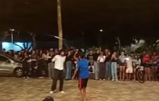 CAMPEONATO DE “FARMAR AURA” REÚNE CENTENAS DE JOVENS NA PRAÇA DO FEIJÃO, EM GUANAMBI