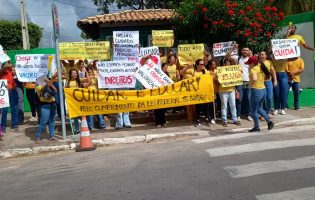 Cuidadores de creche protestam em Brumado por reconhecimento e cumprimento da Lei 15.326/2026