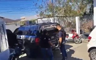 HOMEM DE 34 ANOS É PRESO SUSPEITO DE FEMINICÍDIO EM GUAJERU; ARMA USADA NO CRIME TAMBÉM FOI APREENDIDA