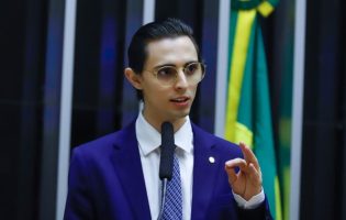 Proposta em debate na Câmara prevê substituição de câmaras municipais por conselhos comunitários