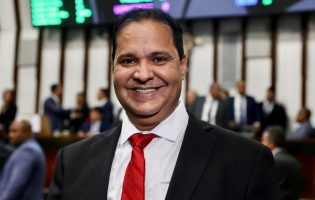 Prefeito Eures Ribeiro rompe com Jaques Wagner e movimenta disputa pelo Senado