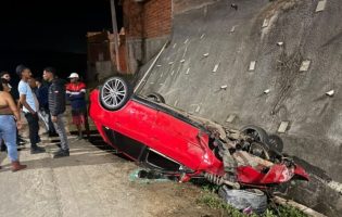 COLISÃO ENTRE CARROS NA BR-420 É REGISTRADA APÓS FESTA NO VALE DO JIQUIRIÇÁ