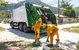 Trabalhadores da limpeza denunciam atraso salarial e cobram providências em Brumado