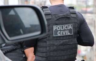 POLÍCIA CIVIL PRENDE MULHER INVESTIGADA POR HOMICÍDIO DE COMERCIANTE E TENTATIVA DE HOMICÍDIO EM JEQUIÉ