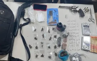 PM prende dois homens e apreende drogas e armas durante operação em Maracás