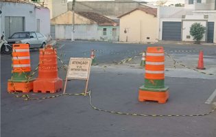Moradores comemoram instalação de quebra-molas na Rua Aureliano de Carvalho, mas cobram medidas mais rígidas